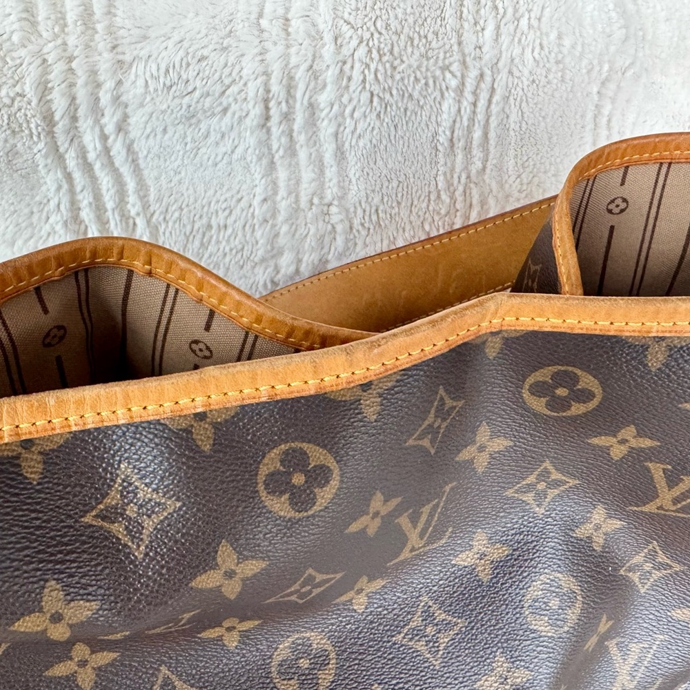 Louis Vuitton Delightful MM Monogram Shoulder Bag - Picture 8 of 14